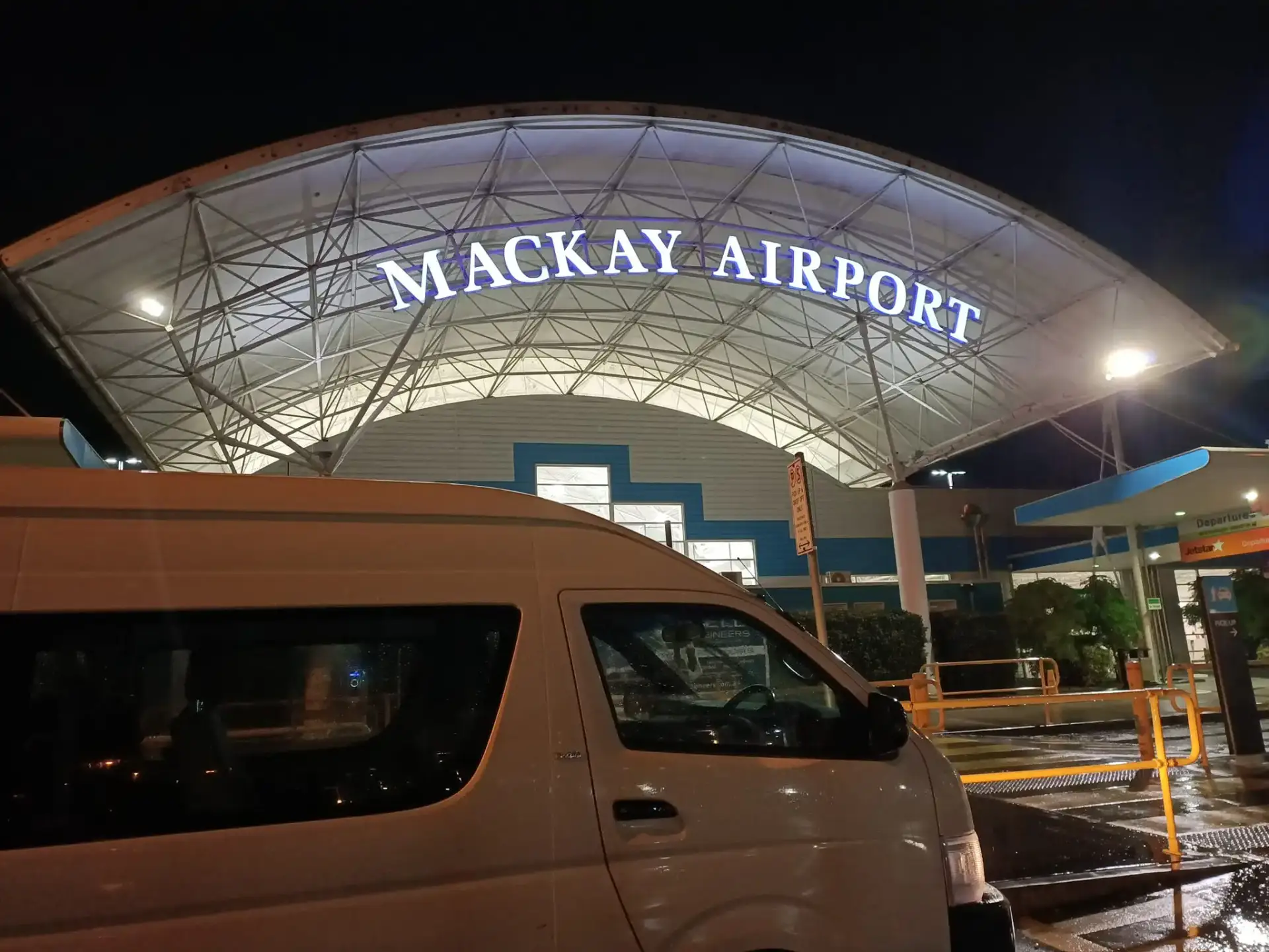 Mackay Airport to Airlie Beach Private Transfer